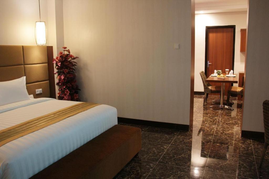 Atrium Premiere Cilacap Eksteriør billede