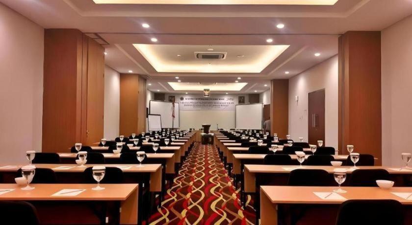 Atrium Premiere Cilacap Eksteriør billede