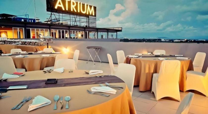 Atrium Premiere Cilacap Eksteriør billede